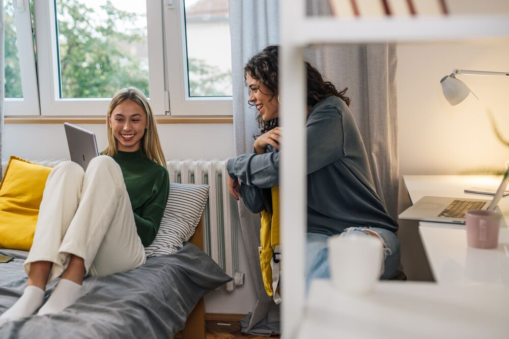 Twee studentes op kamer